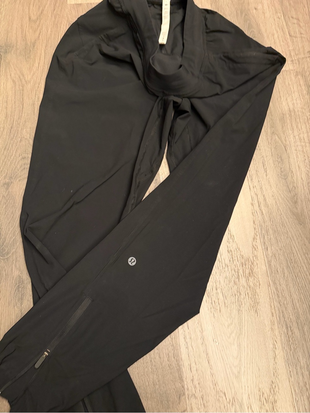 Lululemon athletica Wimens Black Athletic Joggers with Zipper Ankles